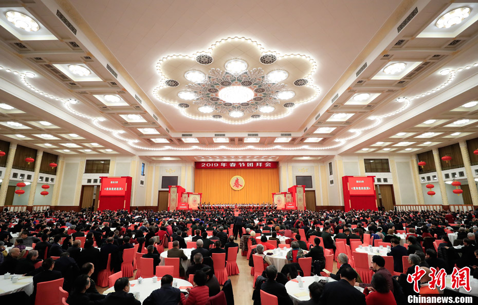 coreweave三季度营收13.6亿美元，分析师预期12.9亿美元。
