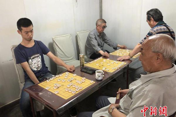 易烊千玺百花奖签名被撕